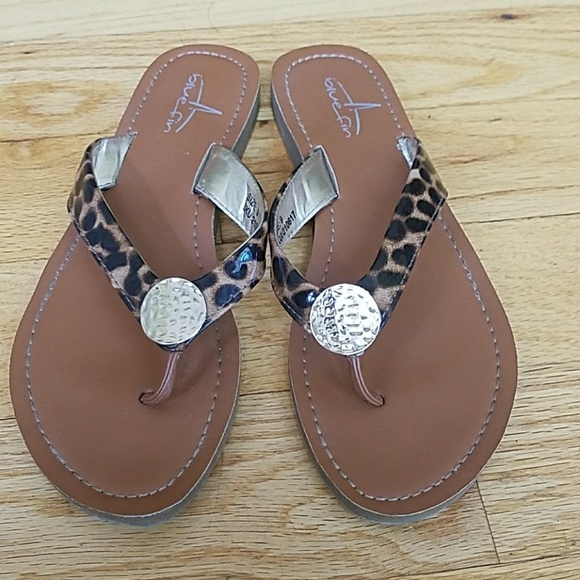 bluefin flip flops womens
